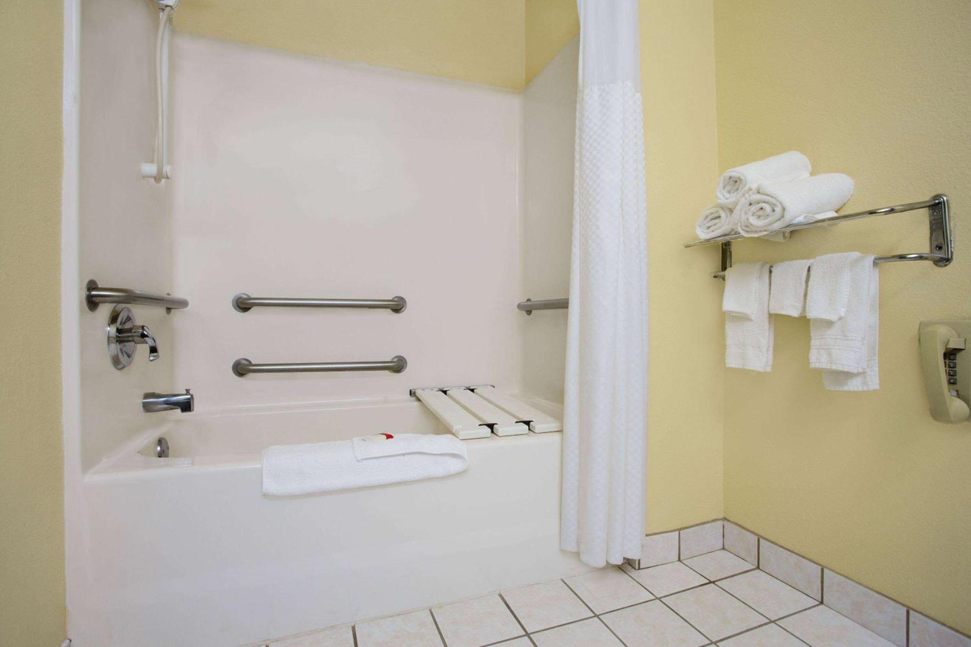 Super 8 By Wyndham Lynchburg Va Hotel Kültér fotó